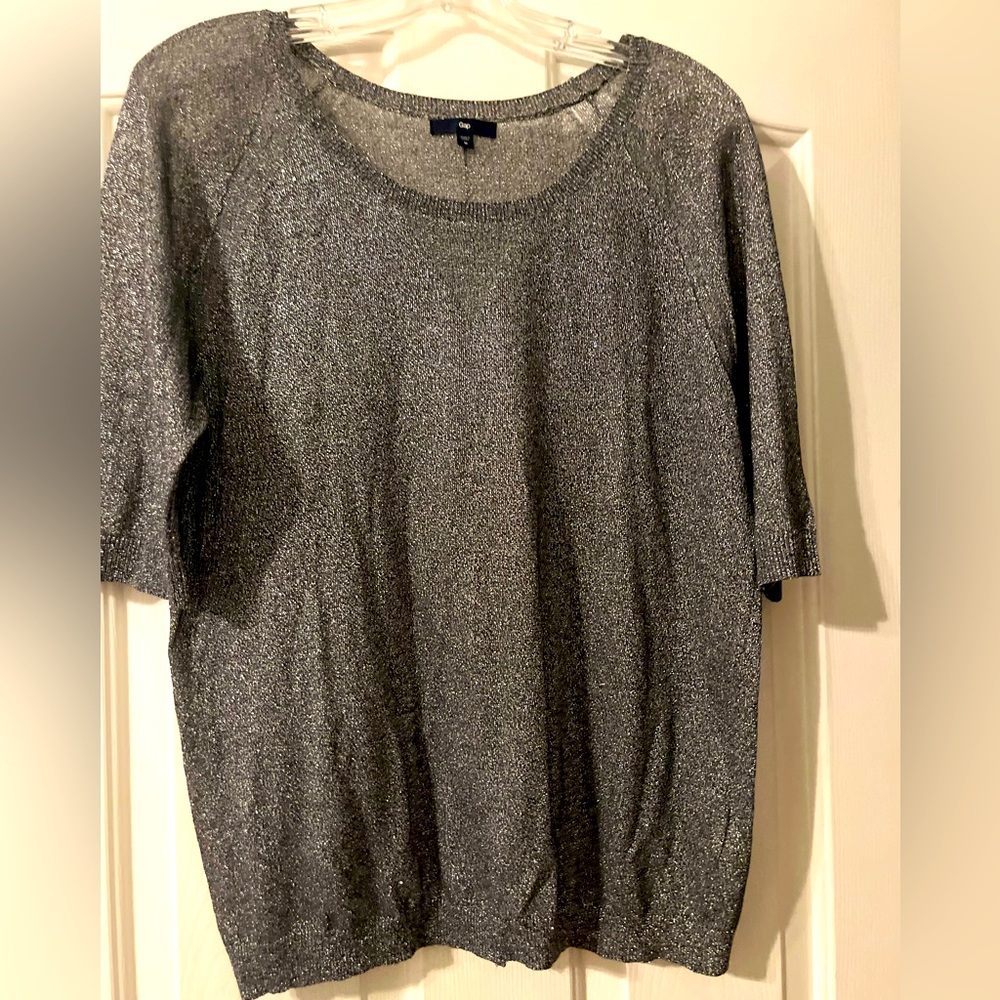 Gap women’s size 6 silver / shimmer top